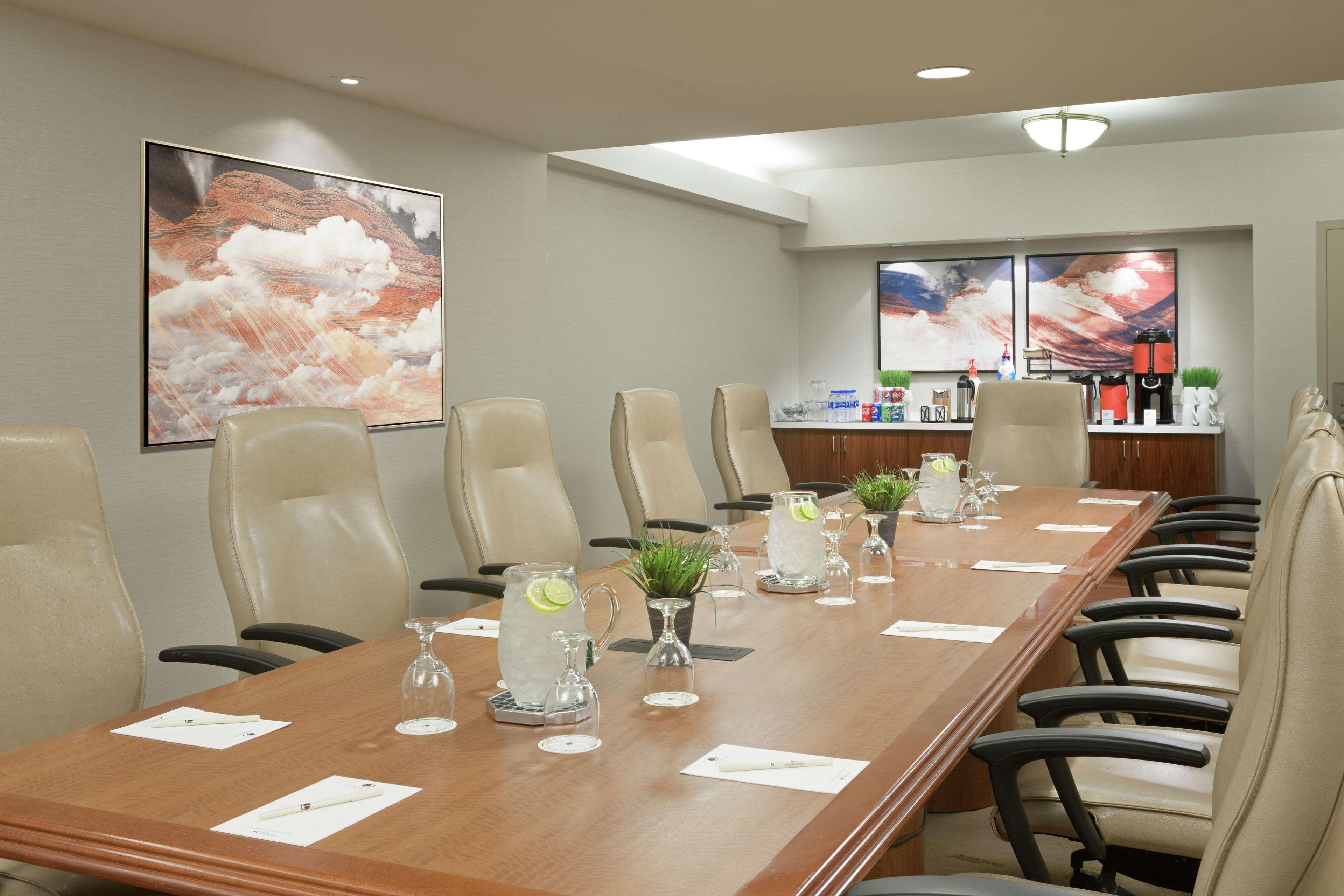 Doubletree Suites By Hilton Phoenix Exterior foto