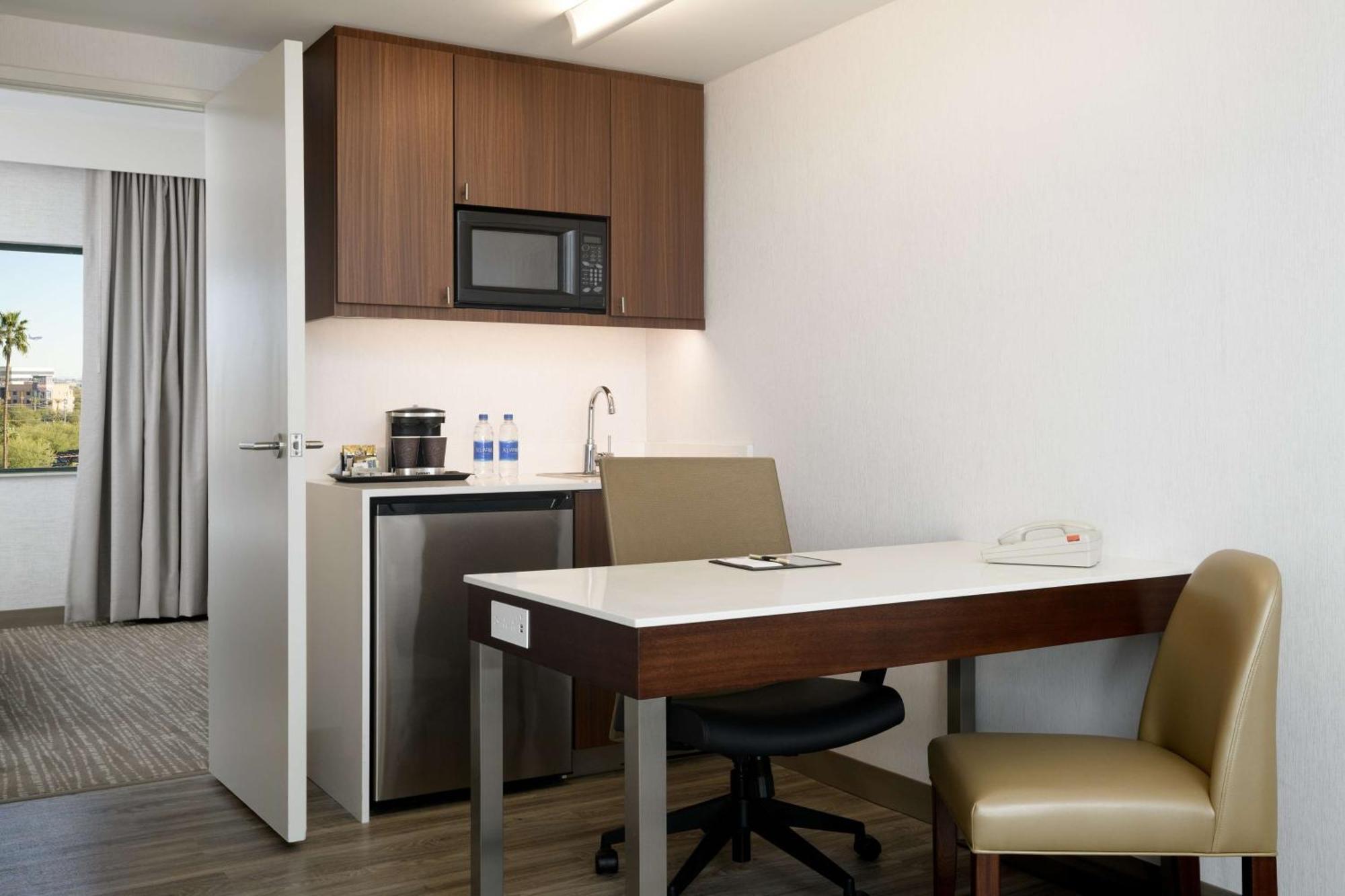 Doubletree Suites By Hilton Phoenix Exterior foto