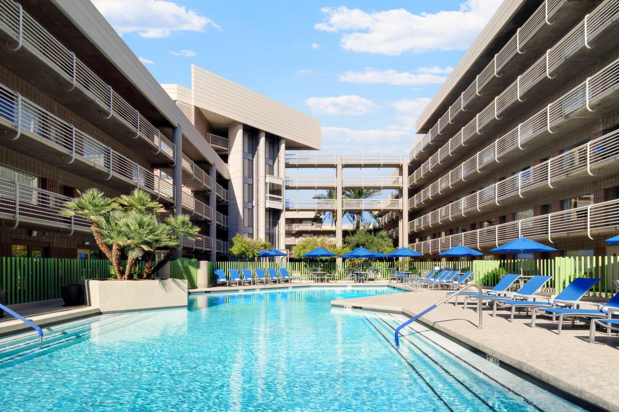 Doubletree Suites By Hilton Phoenix Exterior foto