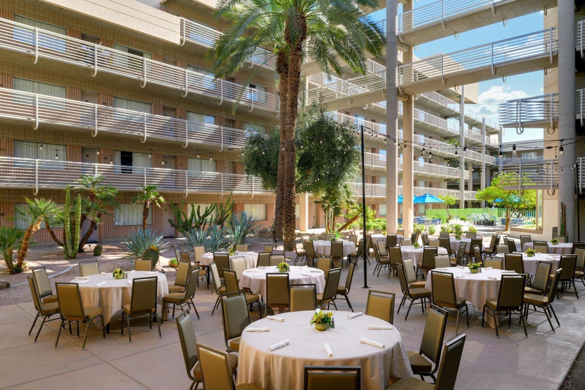 Doubletree Suites By Hilton Phoenix Exterior foto